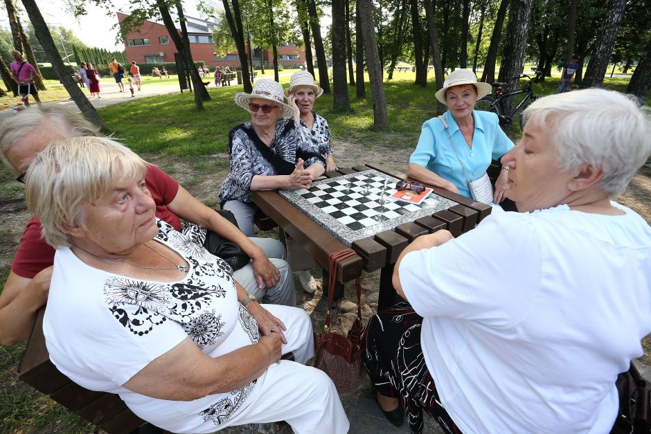 Paradas: akį traukė sijonuotos moterys ant dviračių