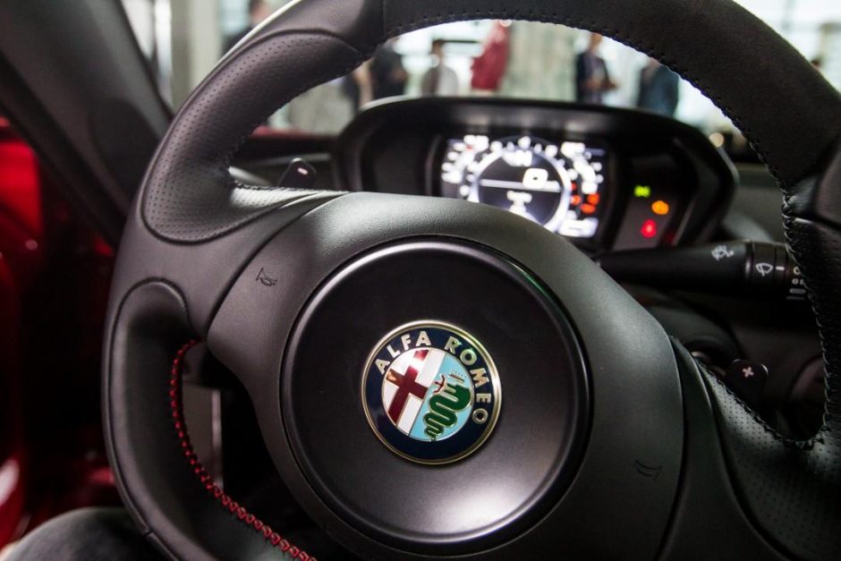 Lietuvoje pristatytas grakštus ir galingas „Alfa Romeo“ kabrioletas „4C Spider“