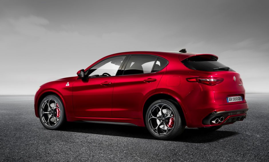 „Alfa Romeo“ pristatė pirmą savo istorijoje visureigį „Stelvio“