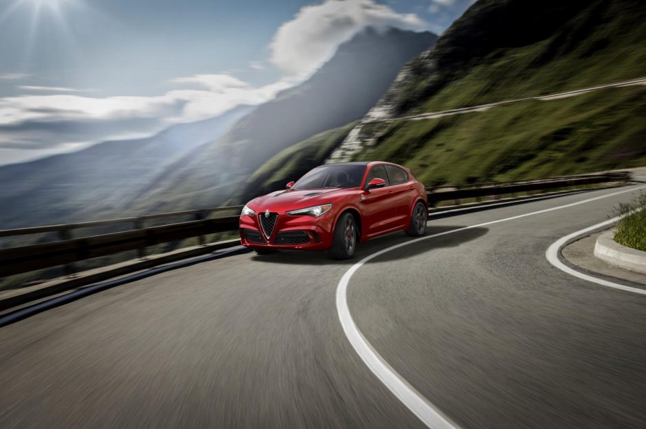 „Alfa Romeo“ pristatė pirmą savo istorijoje visureigį „Stelvio“