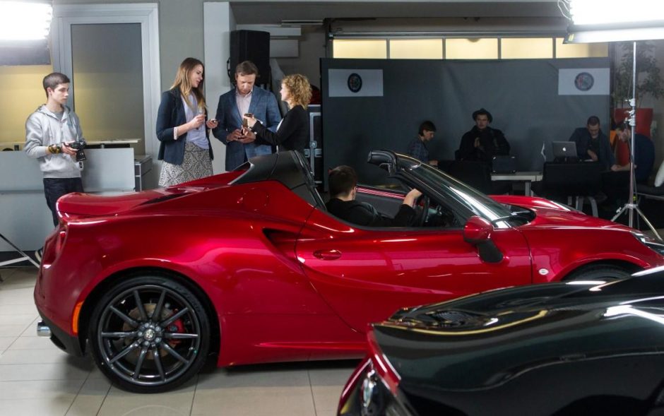 Lietuvoje pristatytas grakštus ir galingas „Alfa Romeo“ kabrioletas „4C Spider“