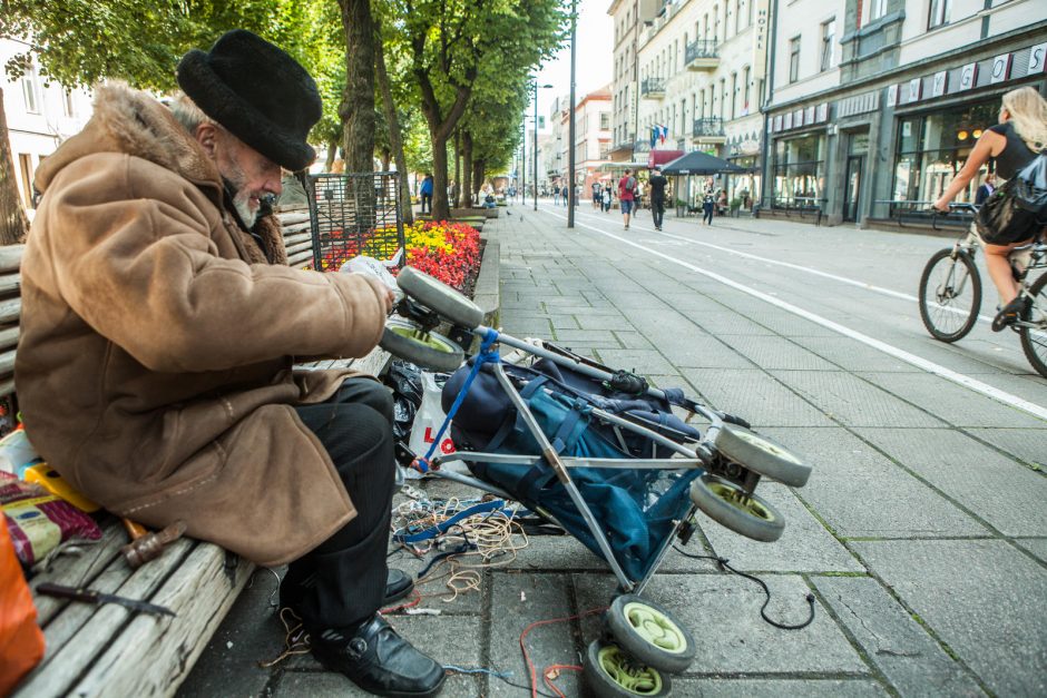 Kam rūpi senolis ant Laisvės alėjos suolelio? 