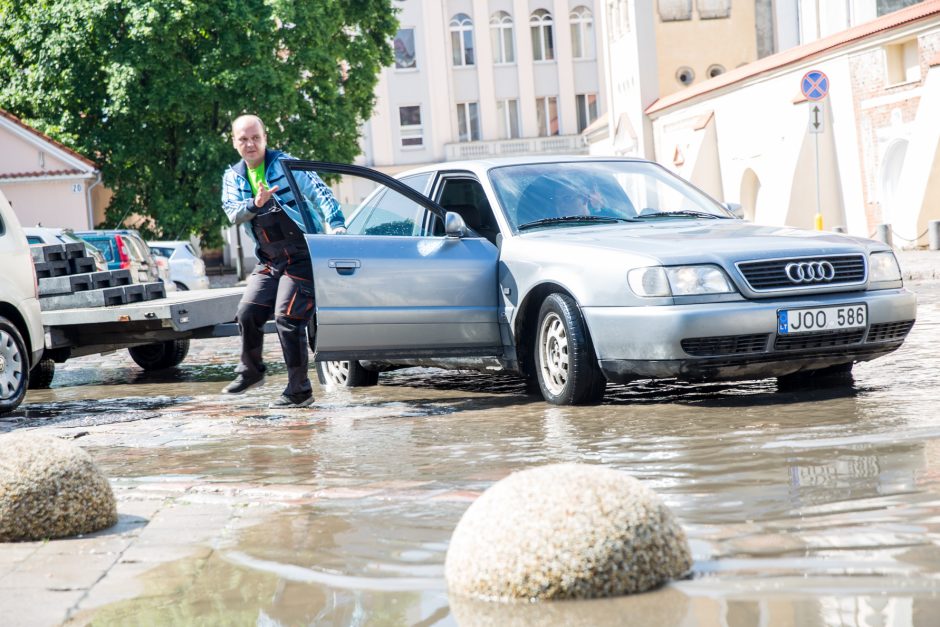 Kauną užtvindė liūtis: skendo pagrindinės gatvės