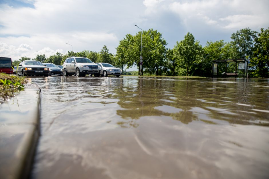 Kauną užtvindė liūtis: skendo pagrindinės gatvės