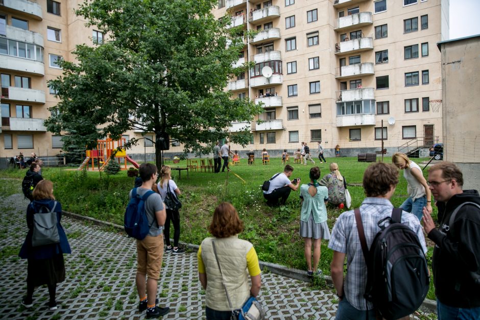 Pasirodymas 66 balkonams: išrinktuosius linksmino rinktiniai cirko artistai