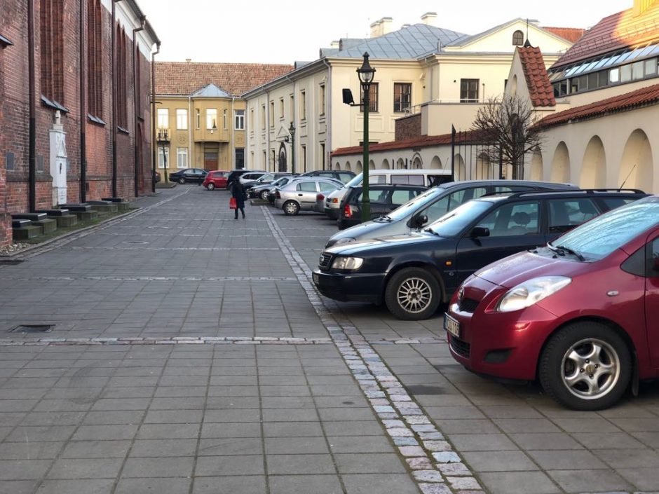 Mokamą Rotušės aikštės parkavimą iškeitė į katedros prieigas?