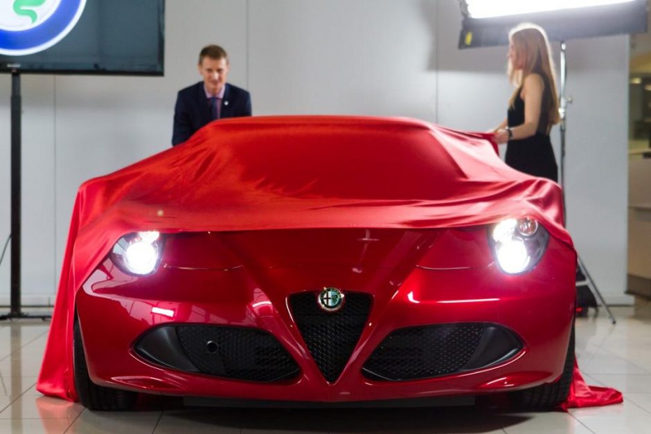 Lietuvoje pristatytas grakštus ir galingas „Alfa Romeo“ kabrioletas „4C Spider“