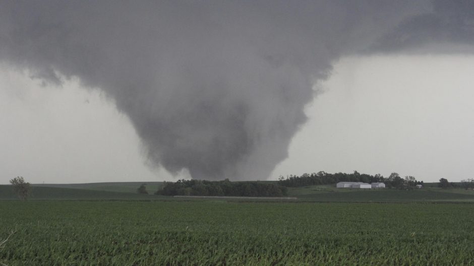 Nebraskoje siaučiant tornadams žuvo vienas vaikas, 19 žmonių sužeisti