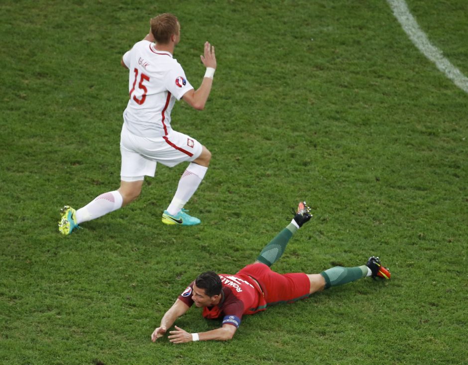 Pirmąja Europos futbolo čempionato pusfinalio dalyve tapo Portugalija