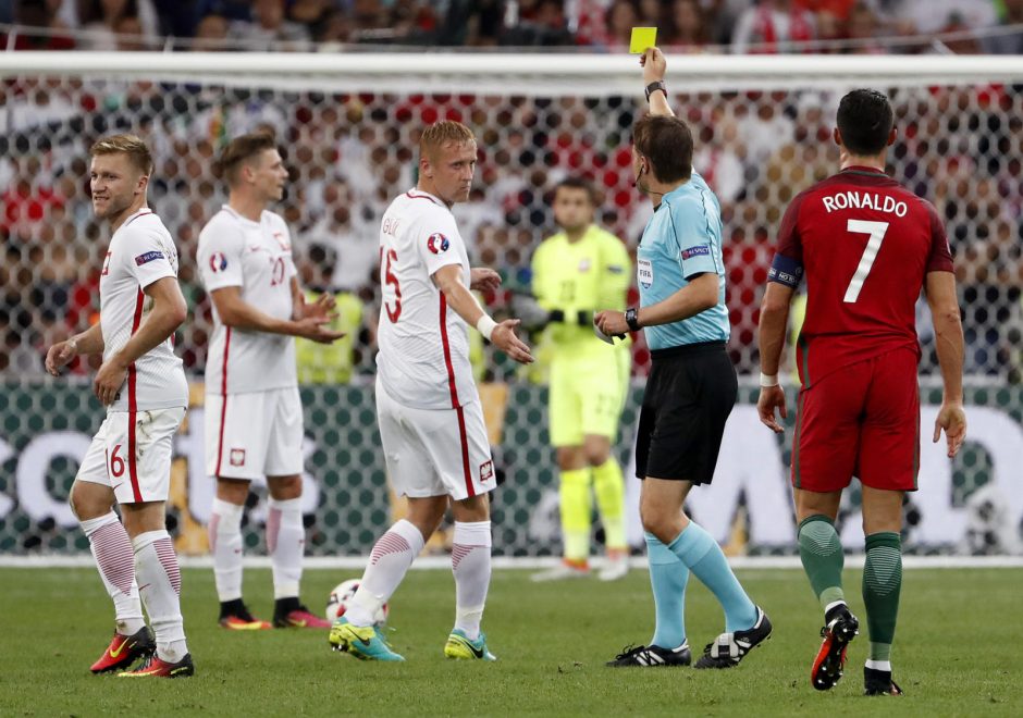 Pirmąja Europos futbolo čempionato pusfinalio dalyve tapo Portugalija