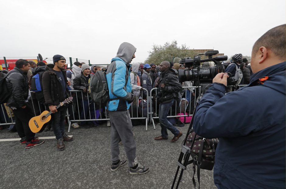 Prancūzijoje migrantai evakuojami iš „Džiunglių“ 