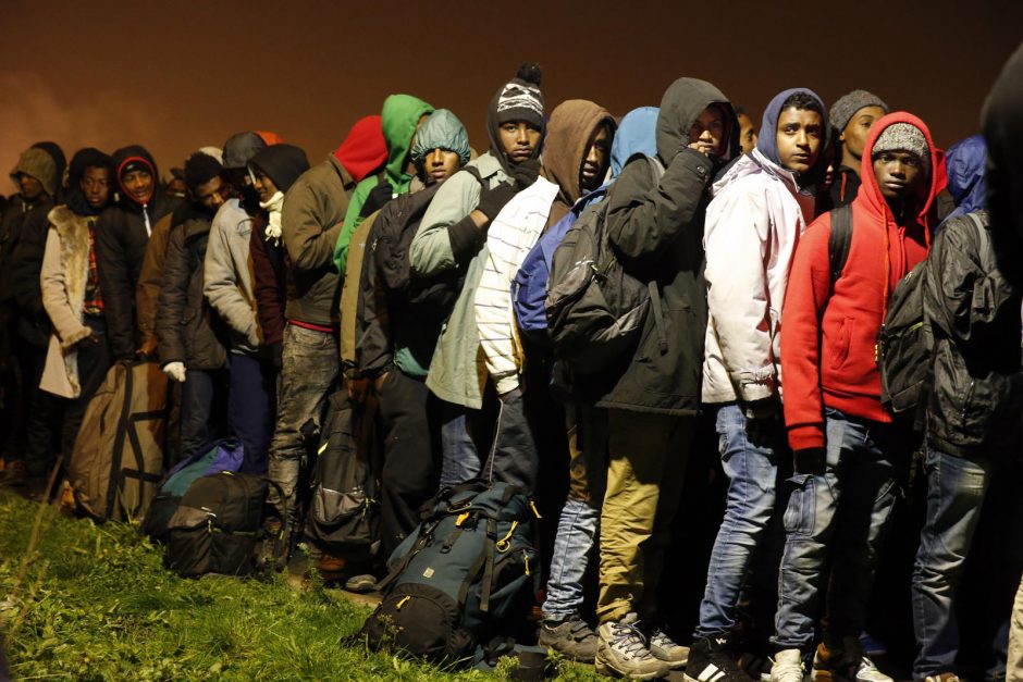 Prancūzijoje migrantai evakuojami iš „Džiunglių“ 