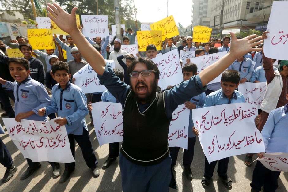 Pakistane sulaikius Mumbajaus atakų įtariamąjį planuojami protestai