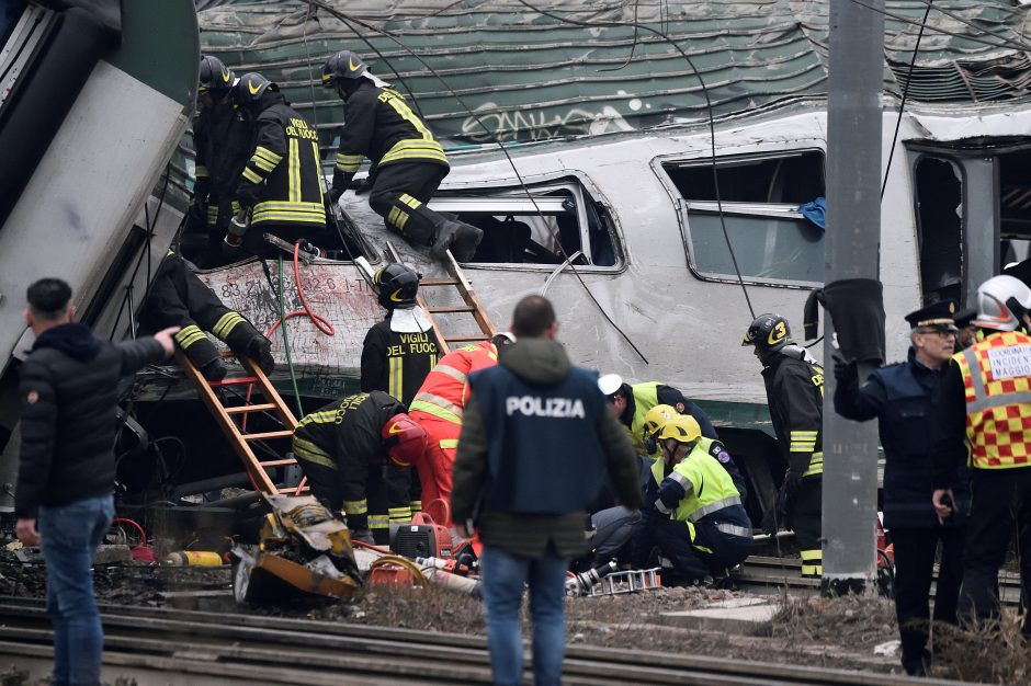 Netoli Milano nuo bėgių nuvažiavo traukinys, yra žuvusiųjų