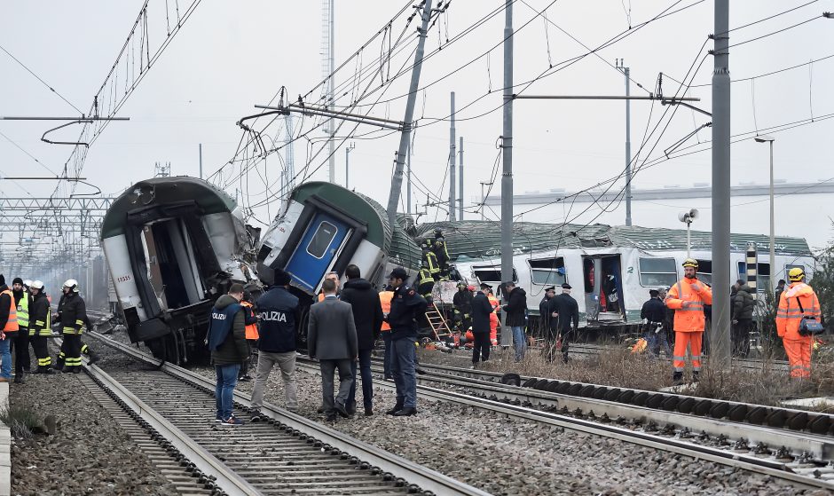 Netoli Milano nuo bėgių nuvažiavo traukinys, yra žuvusiųjų