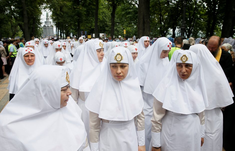 Ukrainoje tūkstančiai žmonių paminėjo šalies krikštą per Maskvos remiamą procesiją