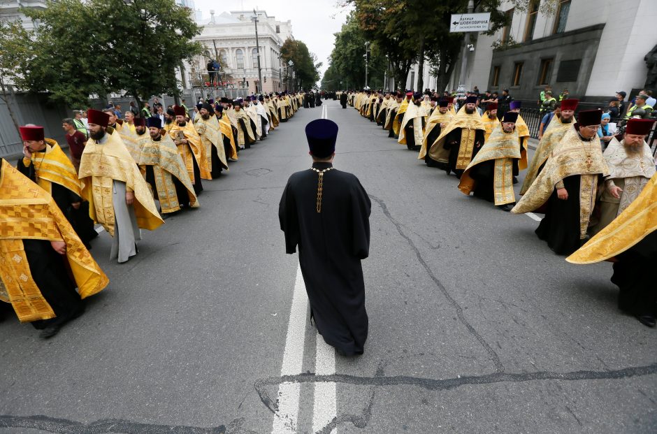 Ukrainoje tūkstančiai žmonių paminėjo šalies krikštą per Maskvos remiamą procesiją