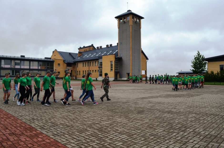 Pasieniečių mokykloje atidaryta jaunųjų pasieniečių, šaulių ir gelbėtojų stovykla 