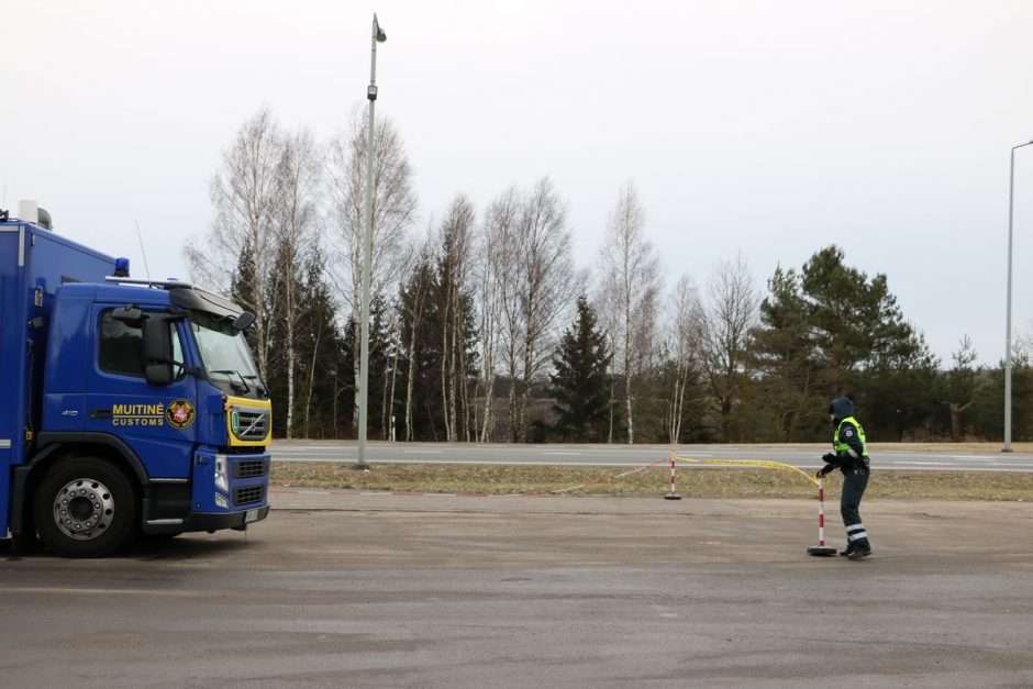 Muitinės ir policijos pareigūnai surengė bendrą reidą