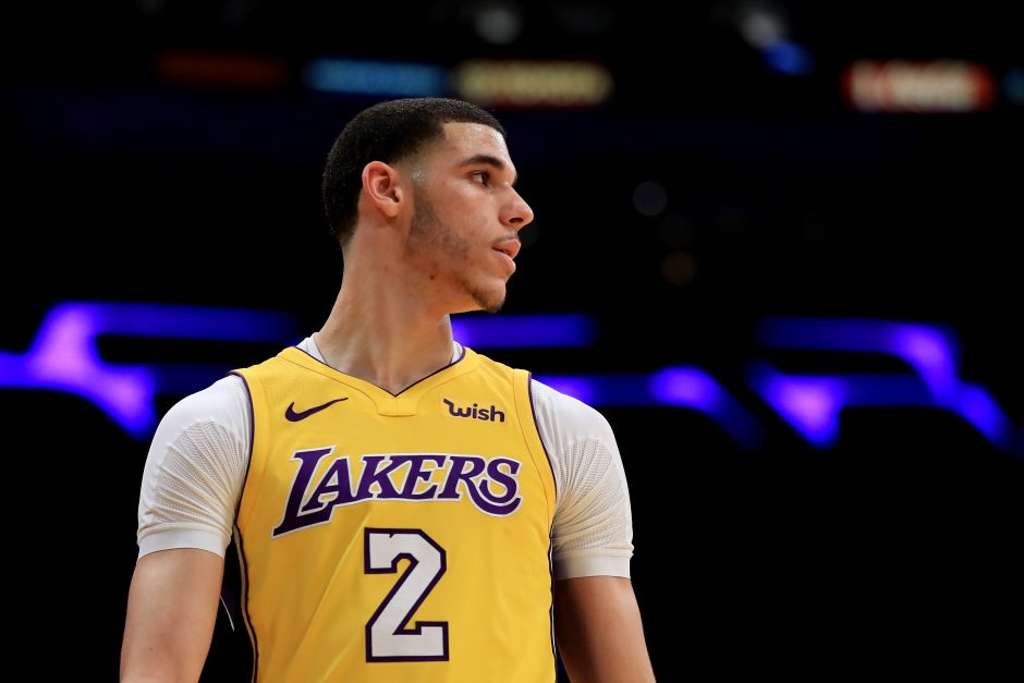 NBA: „Lakers“ nutraukė pralaimėjimų seriją