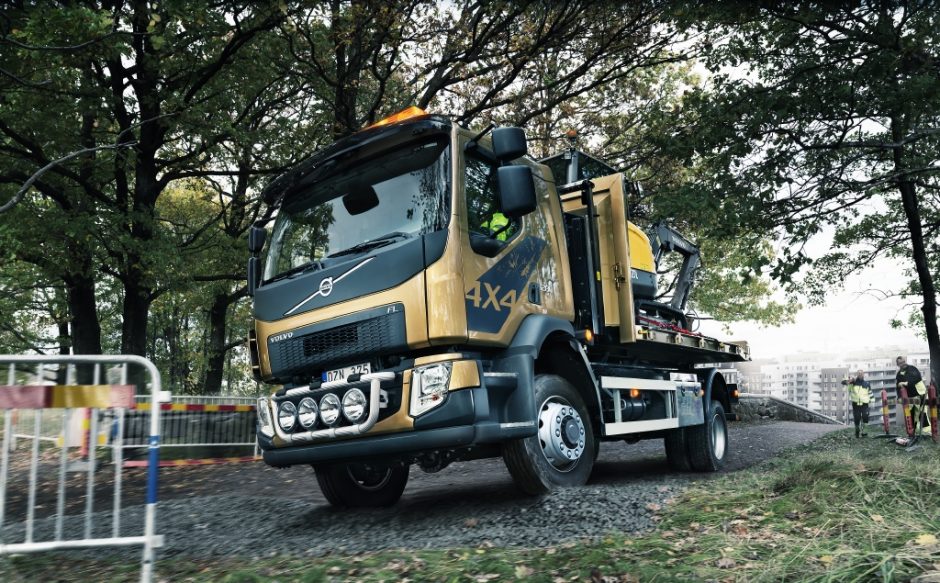 Naujasis „Volvo FL 4x4“ miestui ir neasfaltuotiems keliams