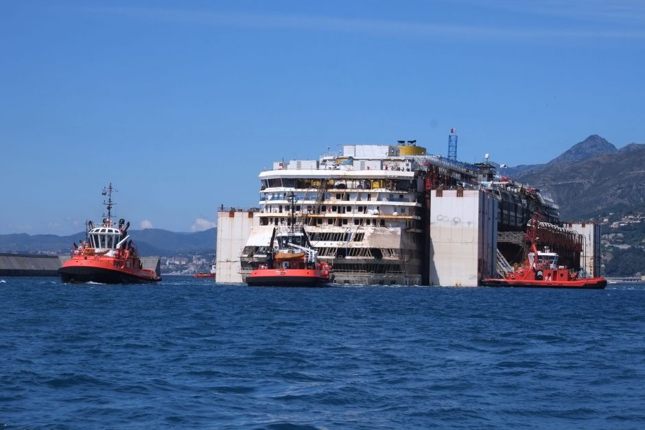 Supjaustyti ruošiamame laive „Costa Concordia“ – kaulų nuolaužos