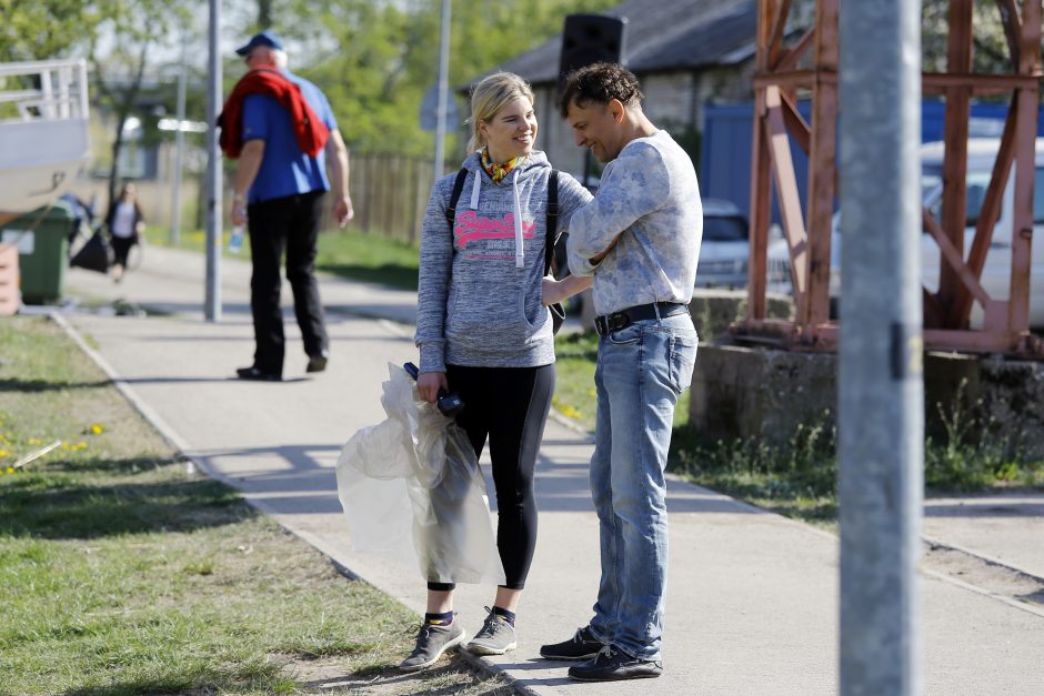 Dangės švarinimo akcija: narai ištraukė krūvą padangų