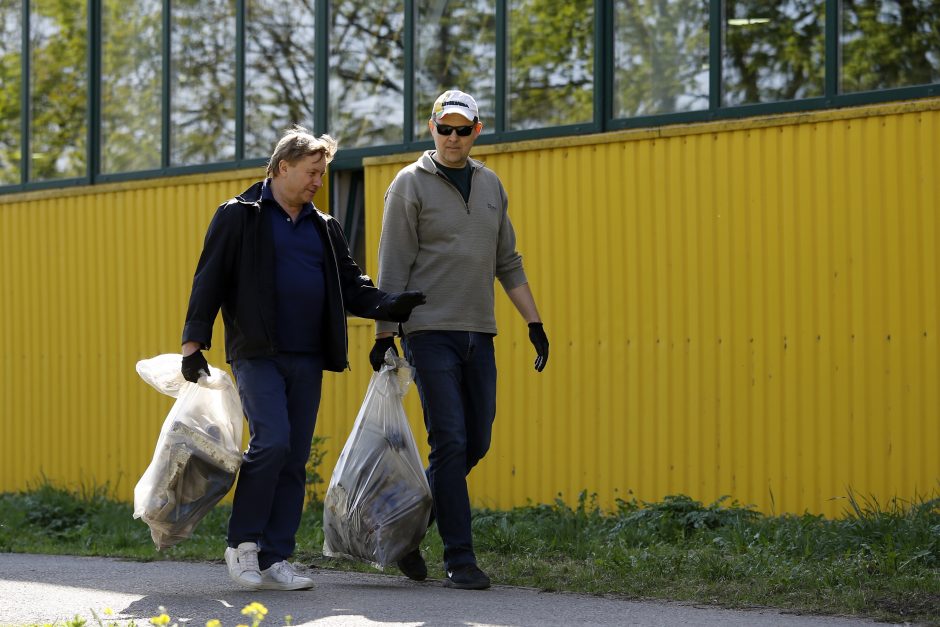 Dangės švarinimo akcija: narai ištraukė krūvą padangų