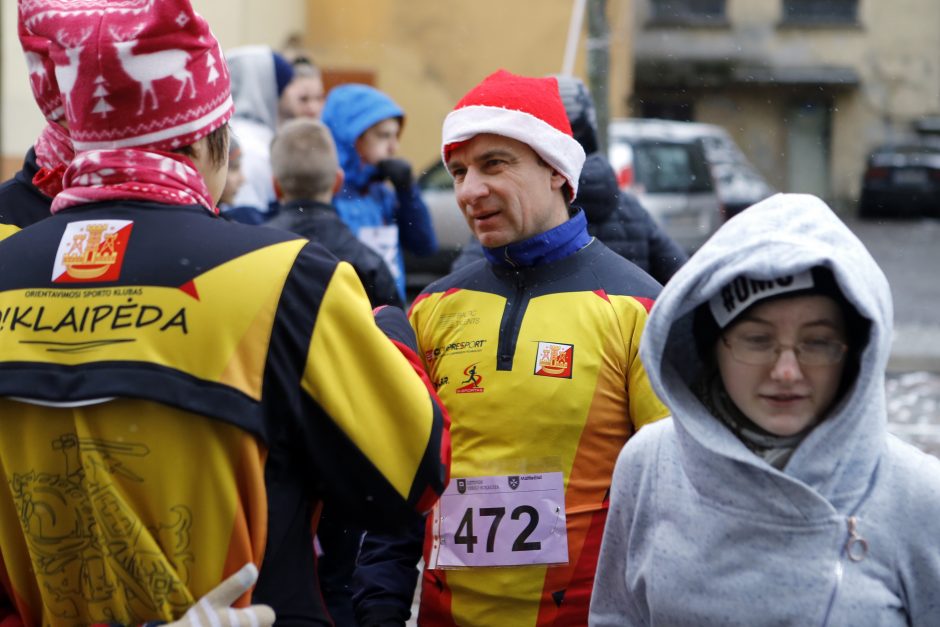 Kalėdiniame bėgime – seneliai, eglutės ir besmegeniai