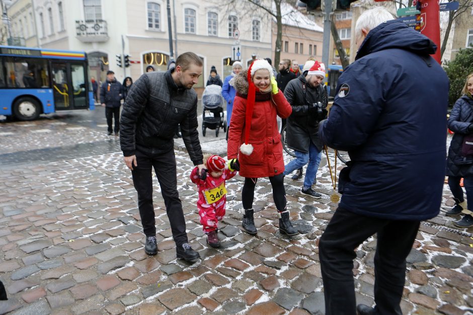 Kalėdiniame bėgime – seneliai, eglutės ir besmegeniai