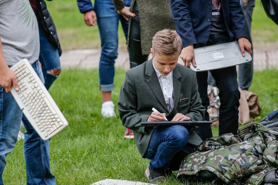 Uostamiestyje skraidė klaviatūros