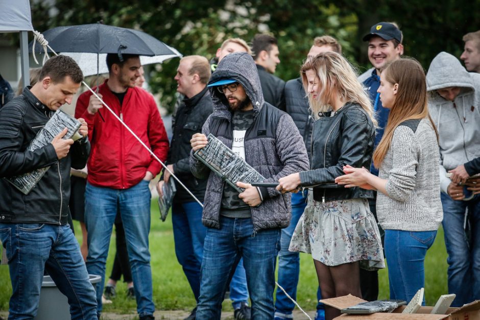 Uostamiestyje skraidė klaviatūros