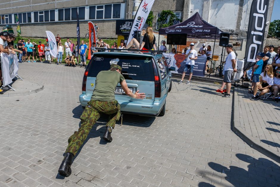 Džiazuojančioje Klaipėdoje – akį traukiantys automobiliai 