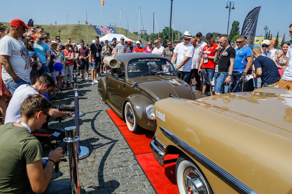 Džiazuojančioje Klaipėdoje – akį traukiantys automobiliai 