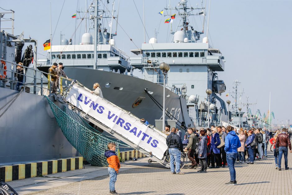 Klaipėdiečiai plūdo apžiūrėti NATO laivų