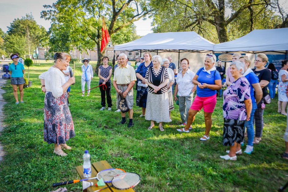 Paupių žmonės drauge palydėjo vasarą