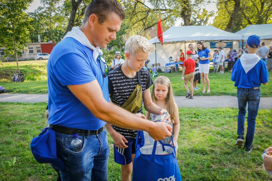 Paupių žmonės drauge palydėjo vasarą