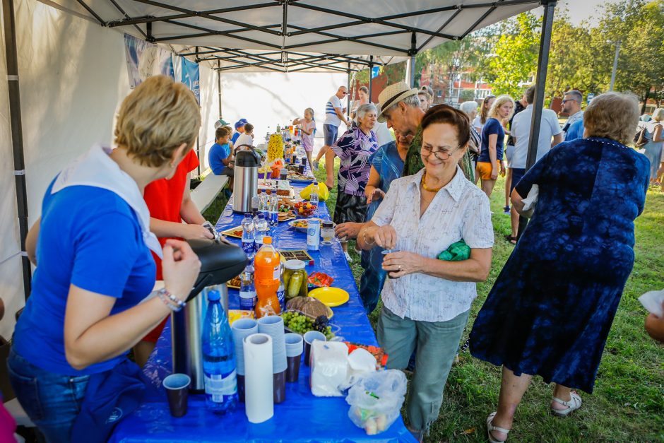 Paupių žmonės drauge palydėjo vasarą