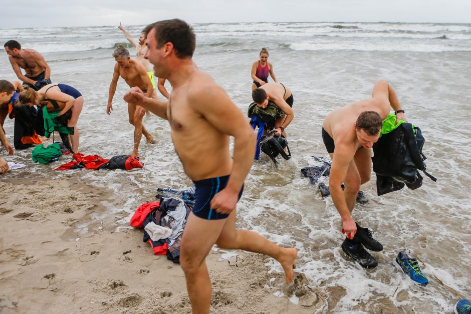 Sveikuoliai metus pradėjo audringoje jūroje