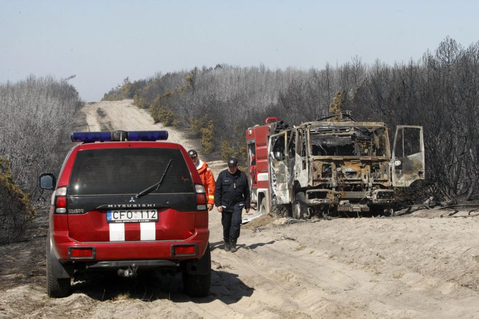 Kuršių nerijos gaisrą sutramdė gausios ugniagesių ir kariškių pajėgos