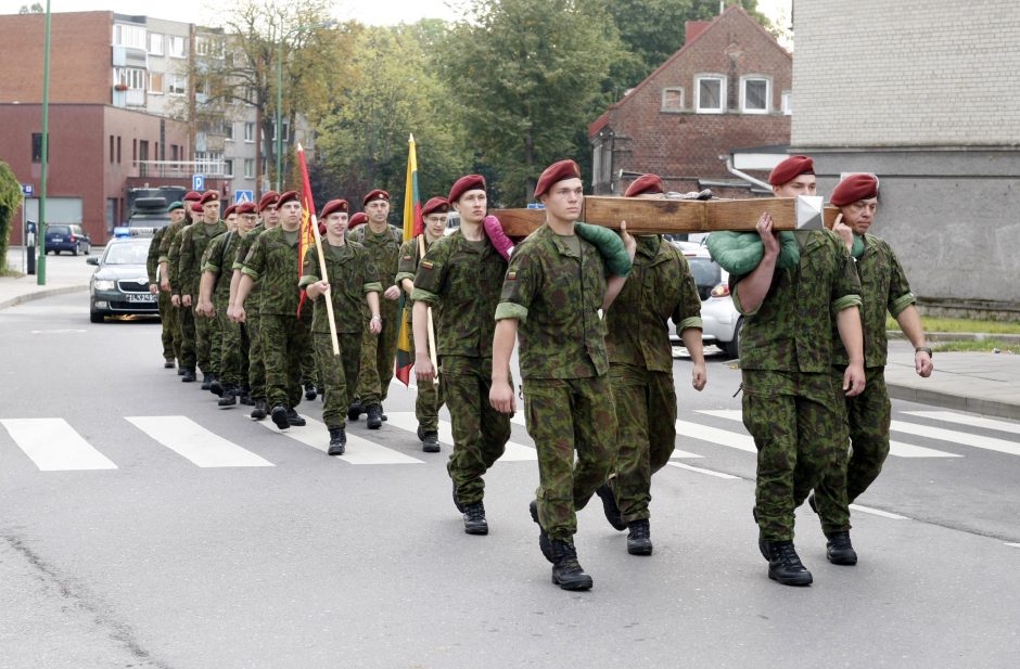 Nešdami kryžių kariai nužygiuos iš Klaipėdos į Kryžių kalną