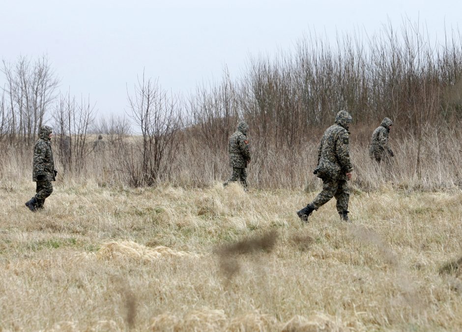 Būrys policininkų ir savanorių ieško dingusio vaikino