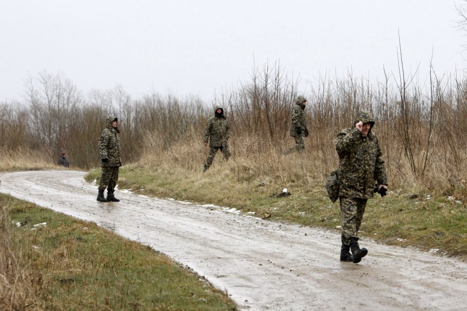 Būrys policininkų ir savanorių ieško dingusio vaikino