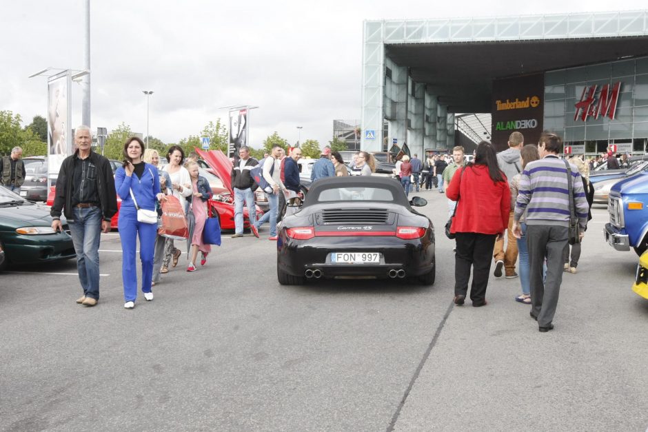 Pajūryje – amerikietiškų automobilių fiesta