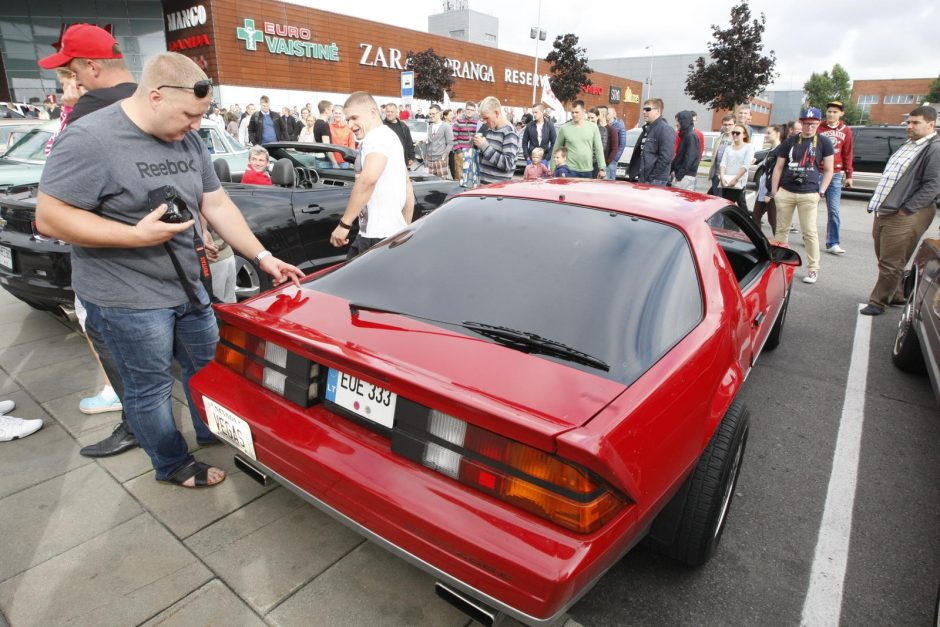 Pajūryje – amerikietiškų automobilių fiesta