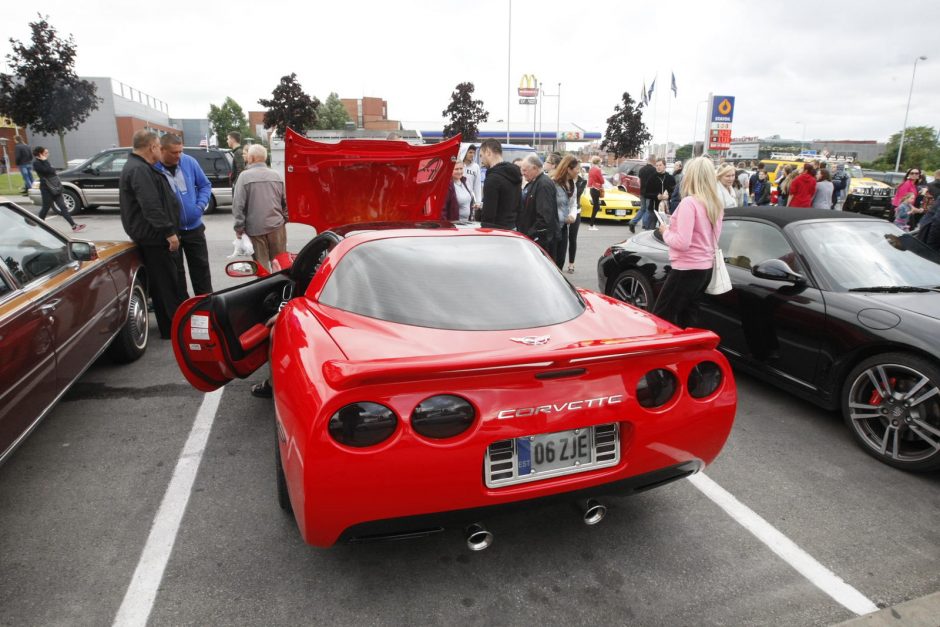 Pajūryje – amerikietiškų automobilių fiesta