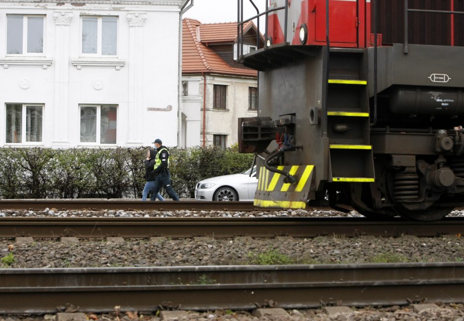 Klaipėdoje policininkai laukė prie geležinkelio: nutvėrė keturis pažeidėjus