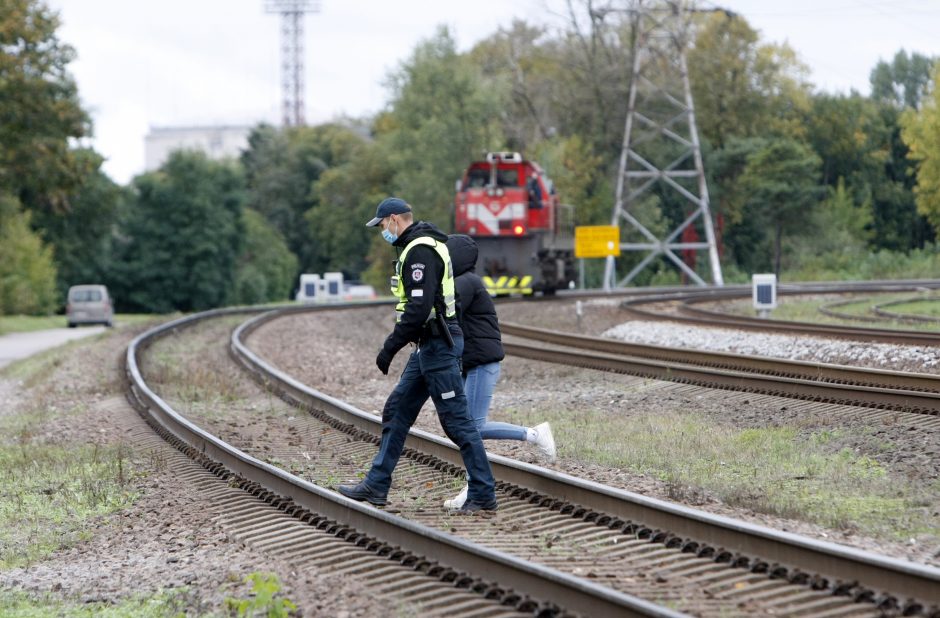 Klaipėdoje policininkai laukė prie geležinkelio: nutvėrė keturis pažeidėjus