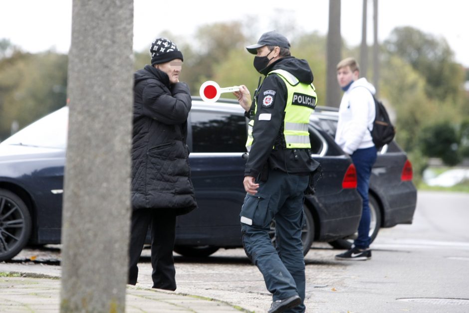 Klaipėdoje policininkai laukė prie geležinkelio: nutvėrė keturis pažeidėjus