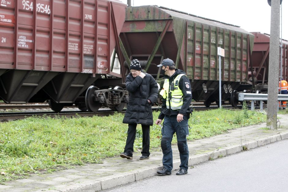 Klaipėdoje policininkai laukė prie geležinkelio: nutvėrė keturis pažeidėjus